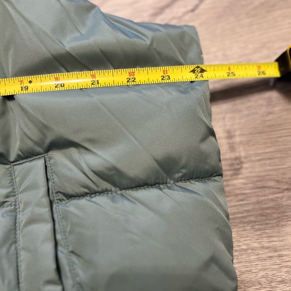 Old Navy Quilted Puffer Vest NWT size L - Picture 8 of 8